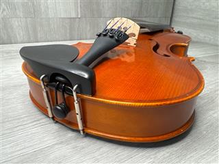 Yamaha VA5 15” Viola with Case, Bows and Shoulder Rest
